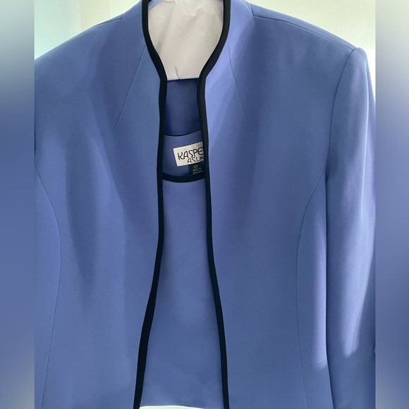 Kasper A.S.L. 3 piece Suit Blazer and Sleeveless Shirt - Picture 3 of 11